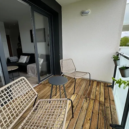 Beautiful Appt With Balcony In
