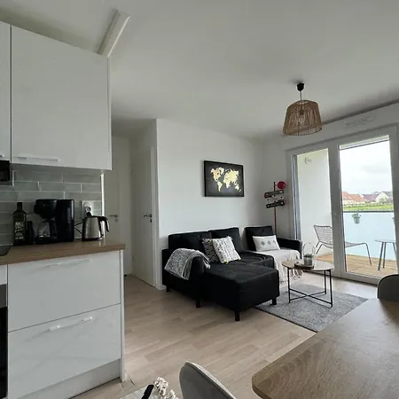 Beautiful Appt With Balcony In